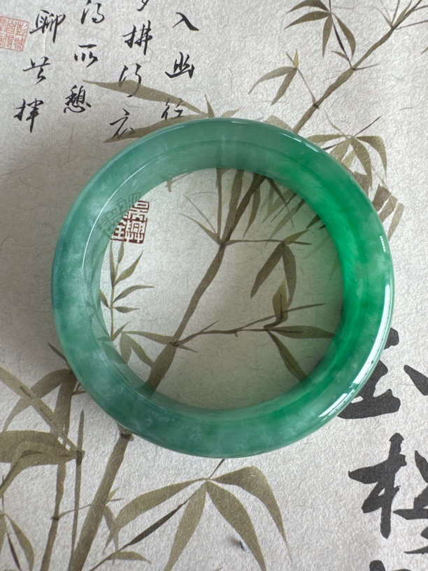 T635 缅甸圆条阳绿翡翠手镯