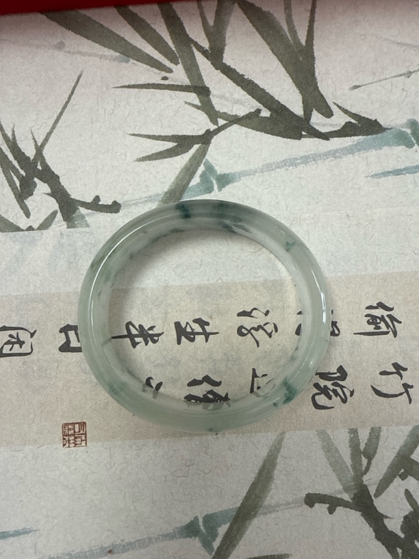 T884缅甸飘绿花翡翠手镯