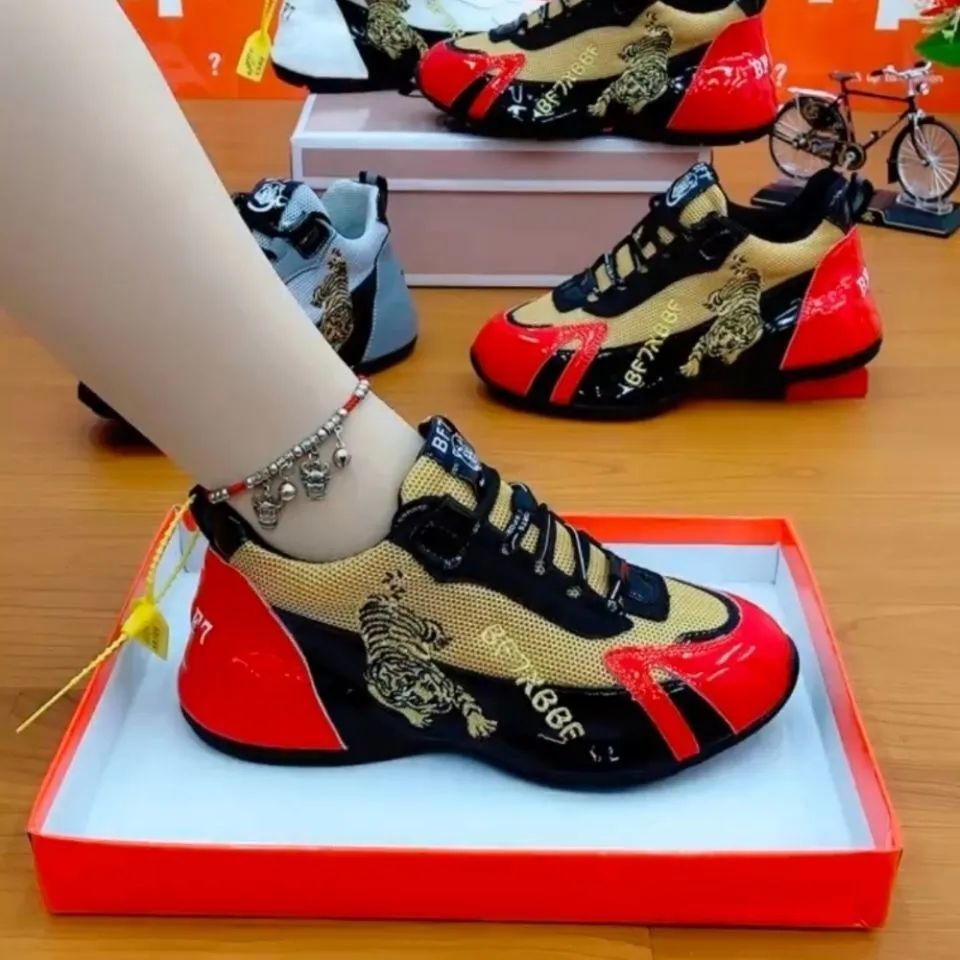 春季女鞋真软皮老爹鞋女2024年秋季新款吉祥虎刺绣皮蓬网面透气运