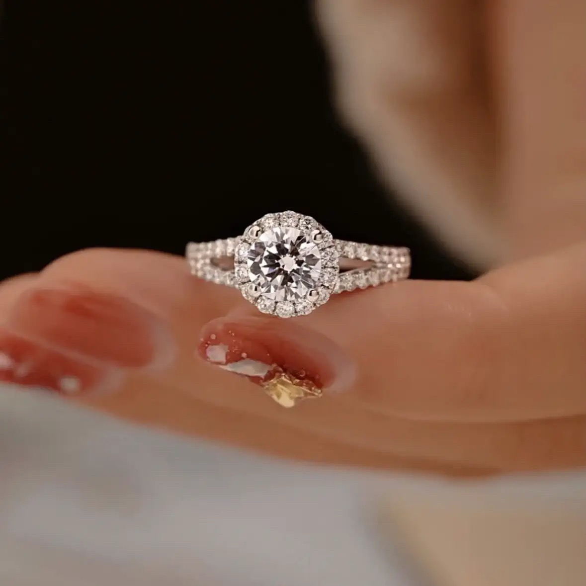 925银莫桑石戒指 925银莫桑石【公主双排圆包】1——2克拉