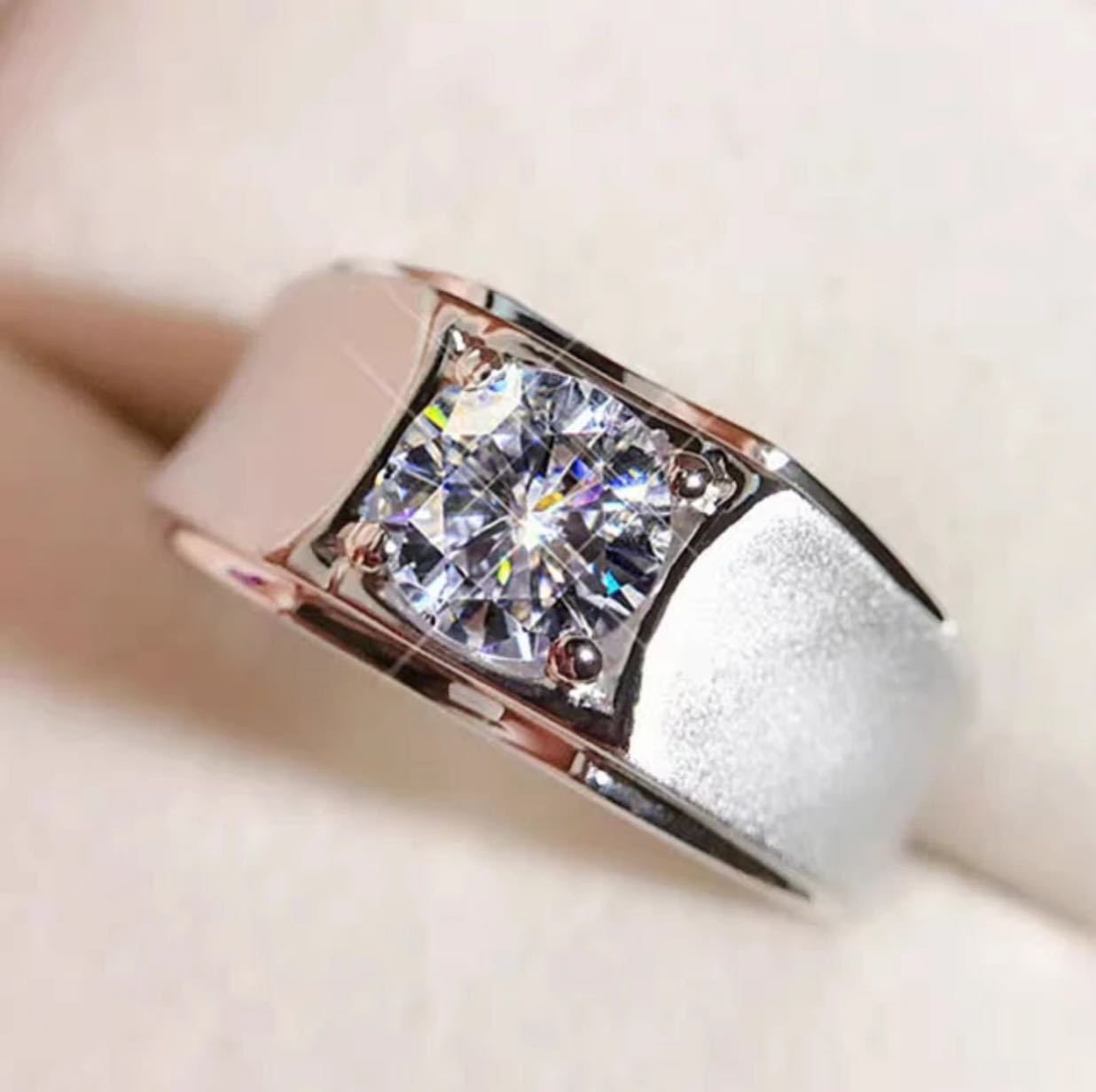 925银莫桑石戒指 925银莫桑石【喷砂男戒】0.5——3克拉