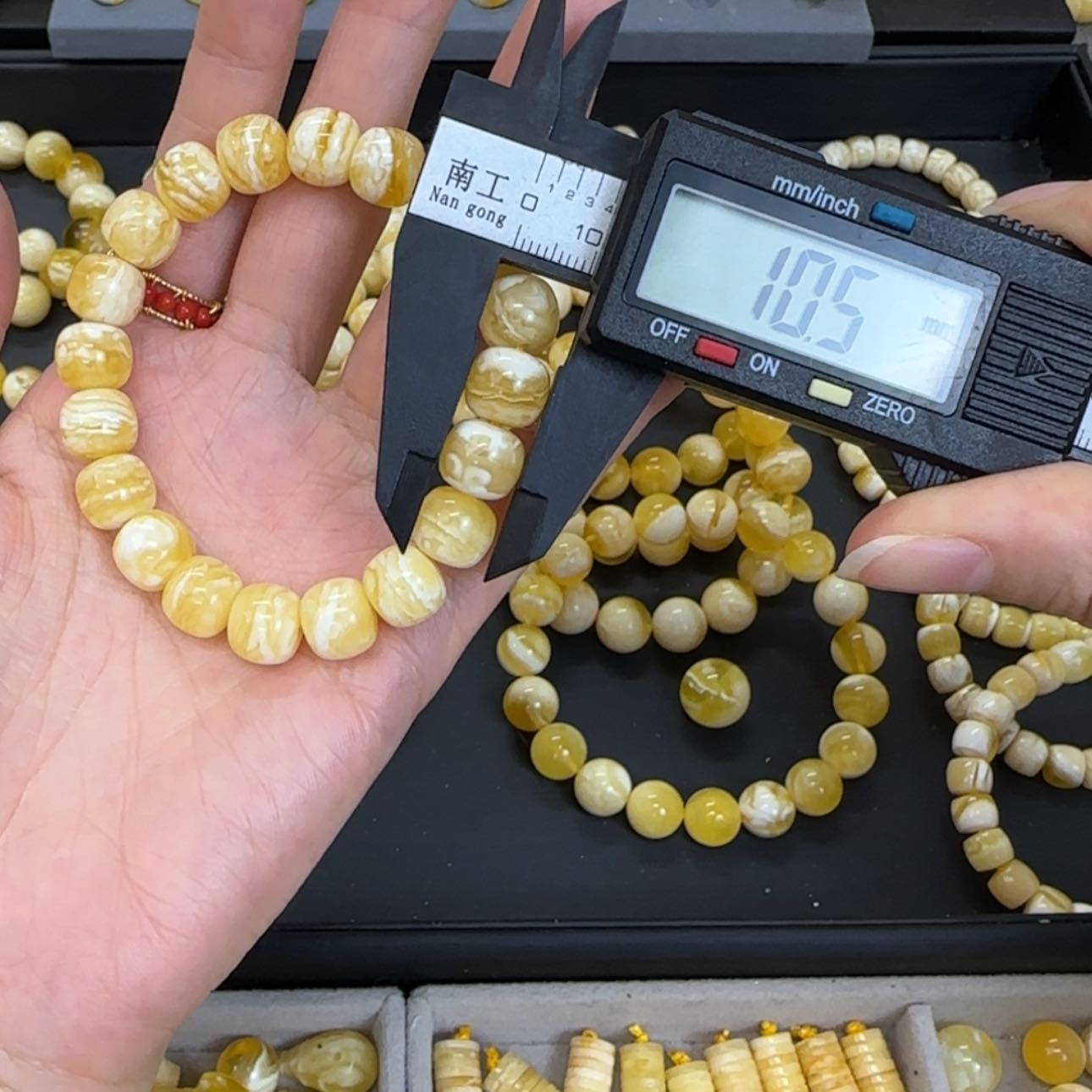 【闪购商品】琥珀珠宝奇石未镶嵌?**