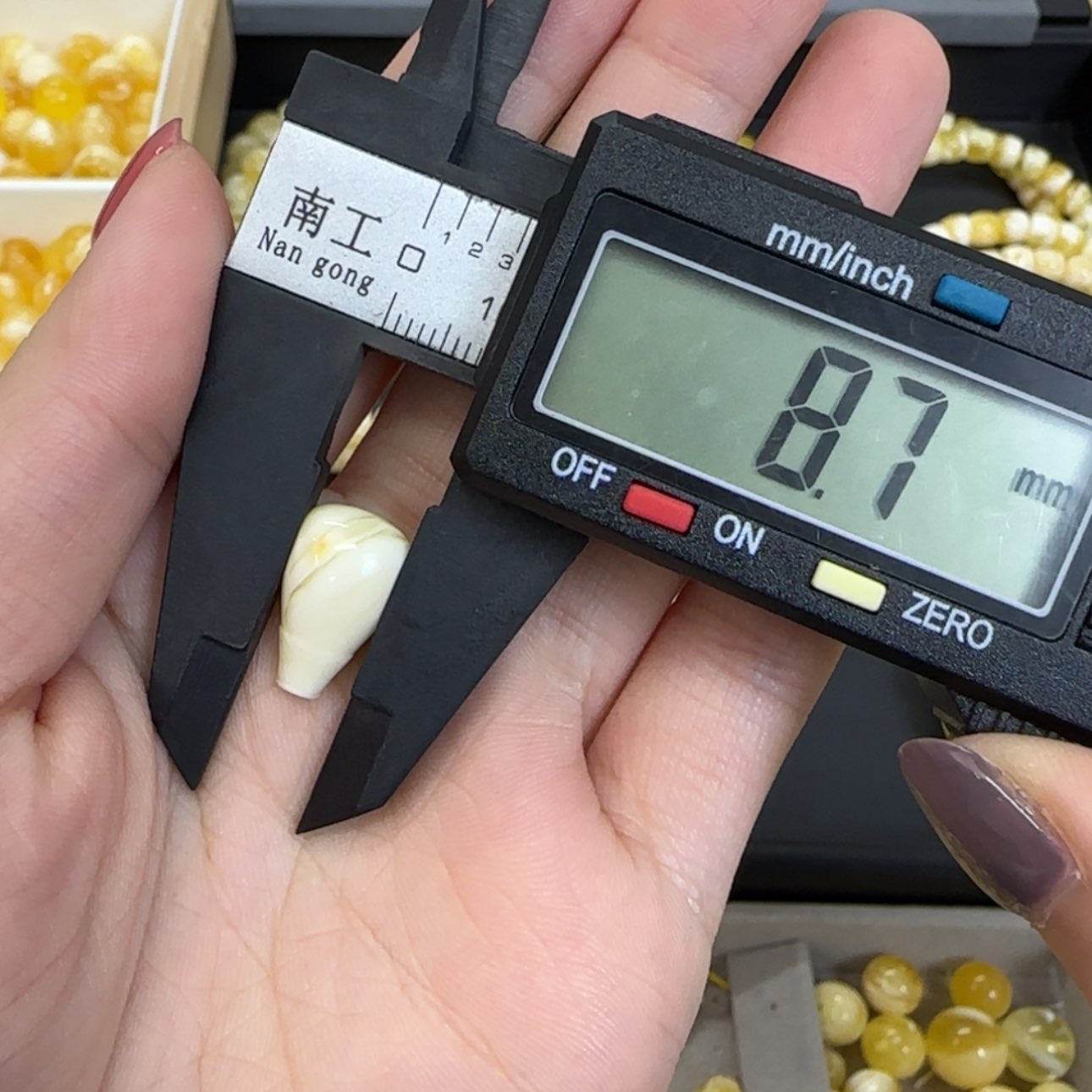 【闪购商品】琥珀裸石未镶嵌越***谱