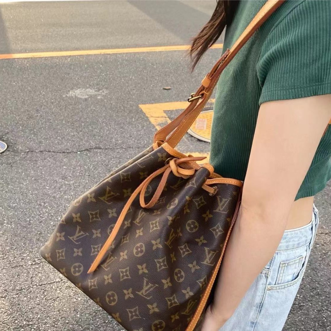 95新 LouisVuitton/路易威登 LV抽绳水桶单肩包 中号 嘉莉