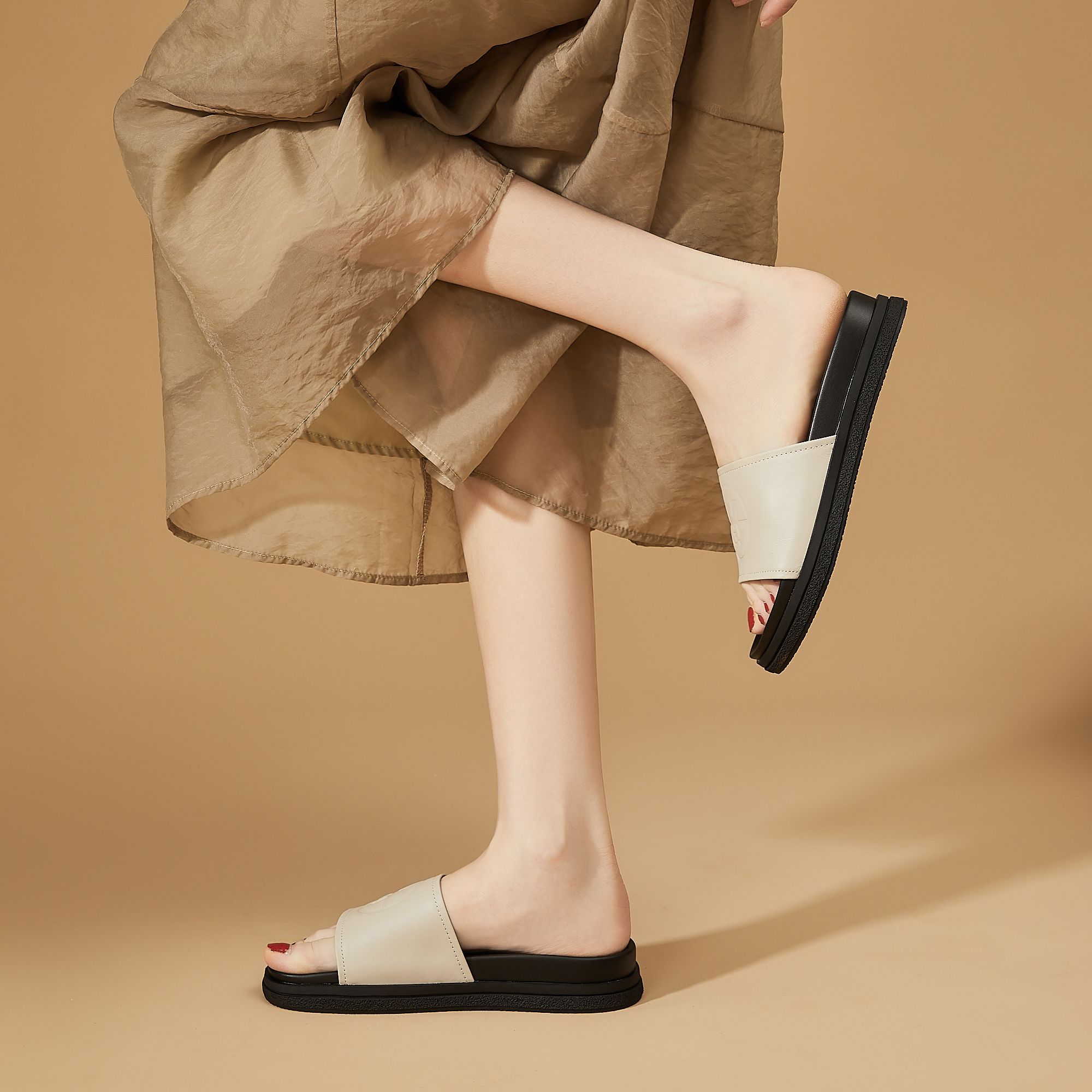 闺蜜季真皮爆款时尚百搭软底拖鞋