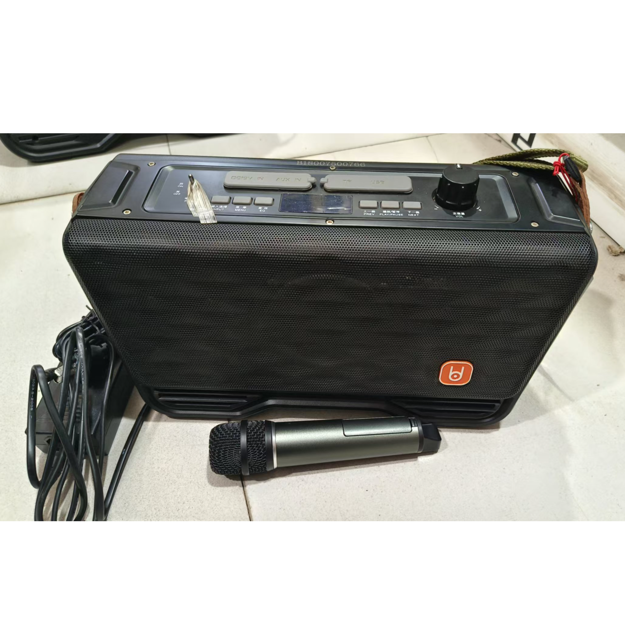 99新  二手99新、贝德4寸手提电瓶音响自带话筒（不包邮）