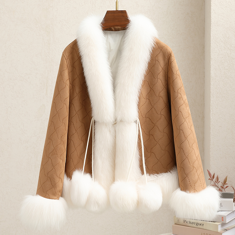 斗篷绣球款女款加厚款白鹅绒时尚气质女款