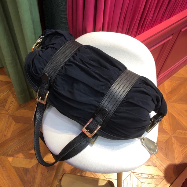 95新 EMPORIO ARMANI/安普里奥·阿玛尼 阿玛尼/褶皱手提包