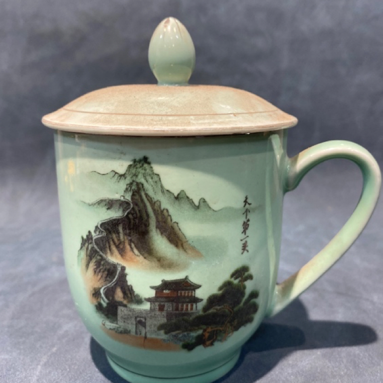 茶杯70年代，口部一处飞皮