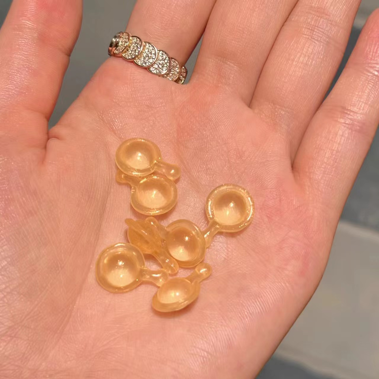 【终于等到你！】纹纹就靠它！眼部琻色娇子精华