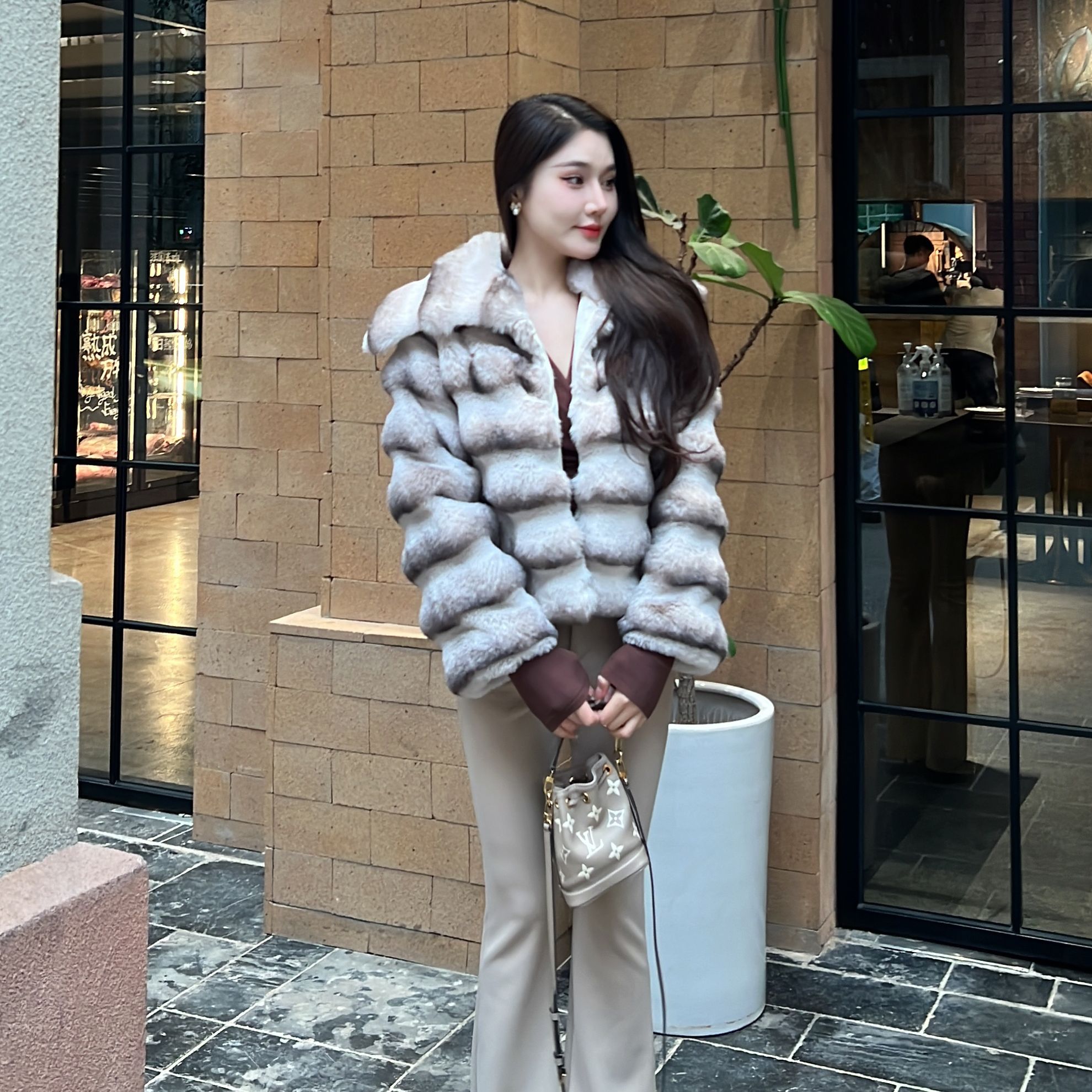 希野逸儿/2025新款“灵感缪斯”贵气奢华龙猫短款长袖毛毛外套