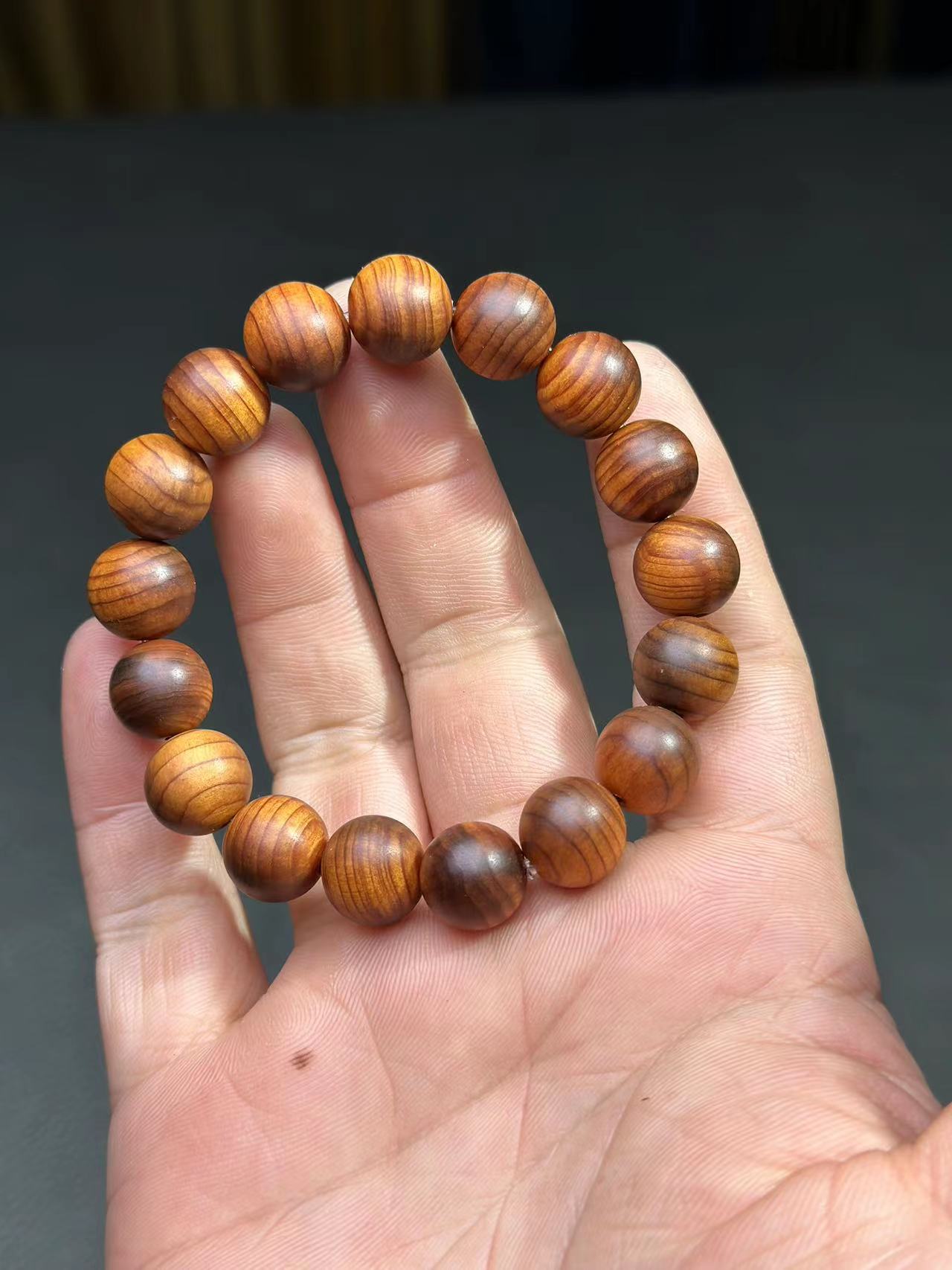 A89崖柏玉化黑油骨卡1.2单圈手串