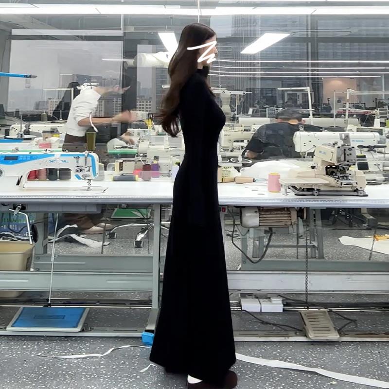 法式长袖高领针织黑色连衣裙子女秋冬季2025新款气质内搭打底长裙