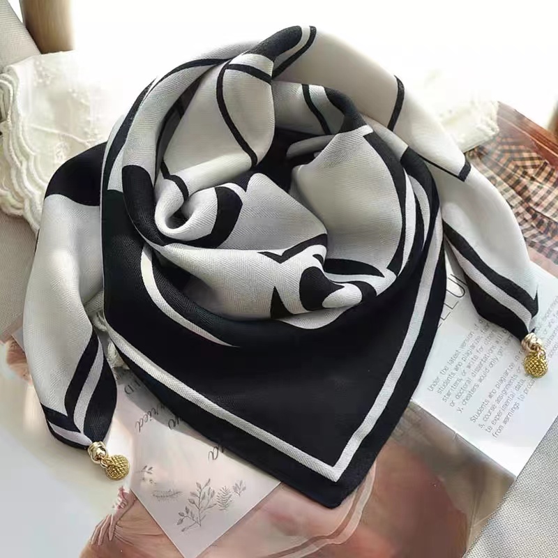 【黑白山茶花】棉麻磁吸扣时尚气质百搭披肩丝巾70*70（A-336）