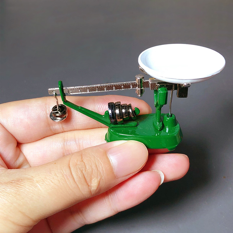 【馨馨臻品】迷你机械台秤老式圆盘秤模型复古怀旧:娃娃屋配件袖珍