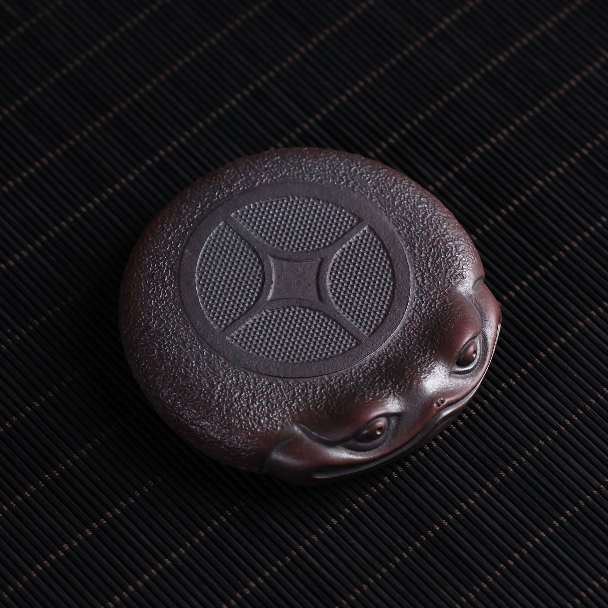 【小金蟾】原矿紫泥 直径7.5cm厚度1.5cm左右 手工制作 紫砂茶宠 