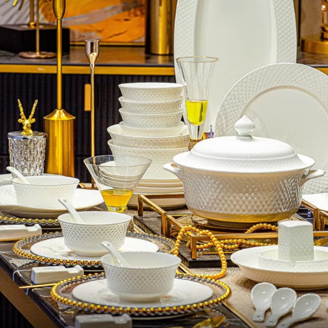 景德镇高端骨质瓷纯白色浮雕工艺钻石碗盘碟家用套装乔迁之喜餐具