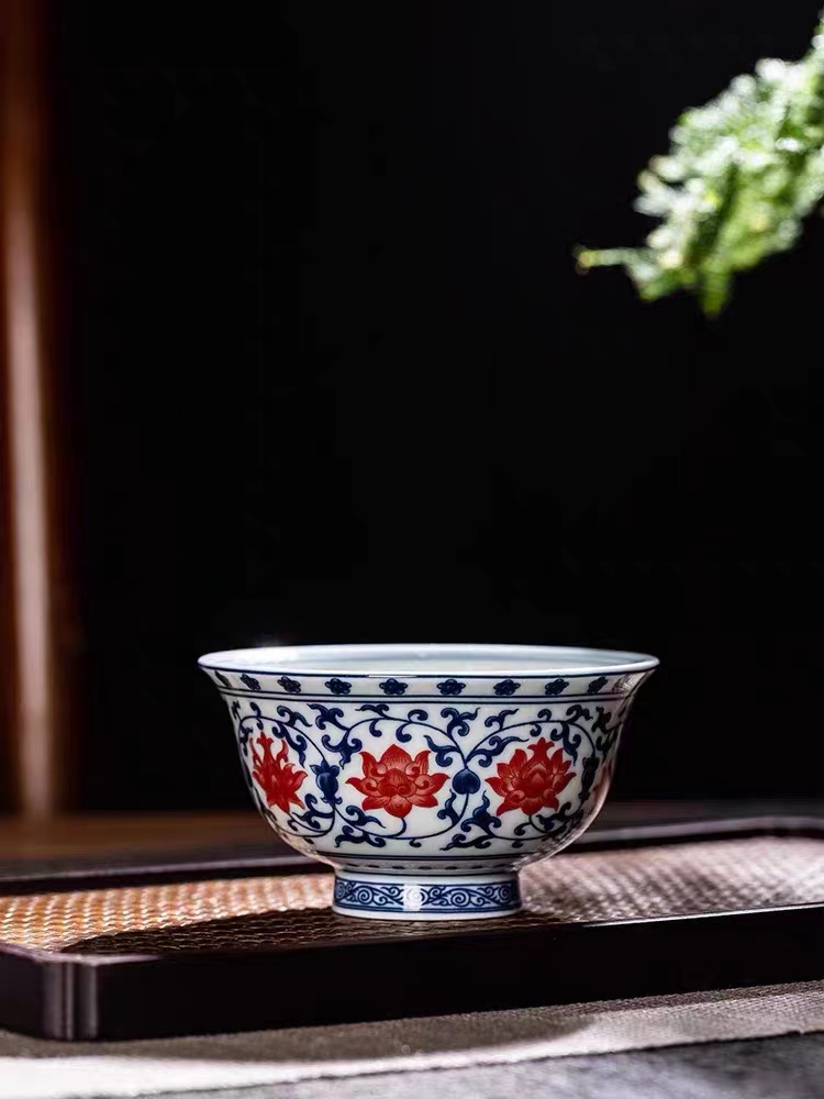 景德镇七丞堂青花釉里红缠枝莲压手杯