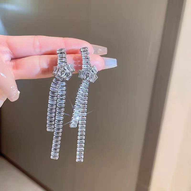 铜合金耳饰 韩版长款高级感流苏超闪锆石耳环女气质满钻耳饰