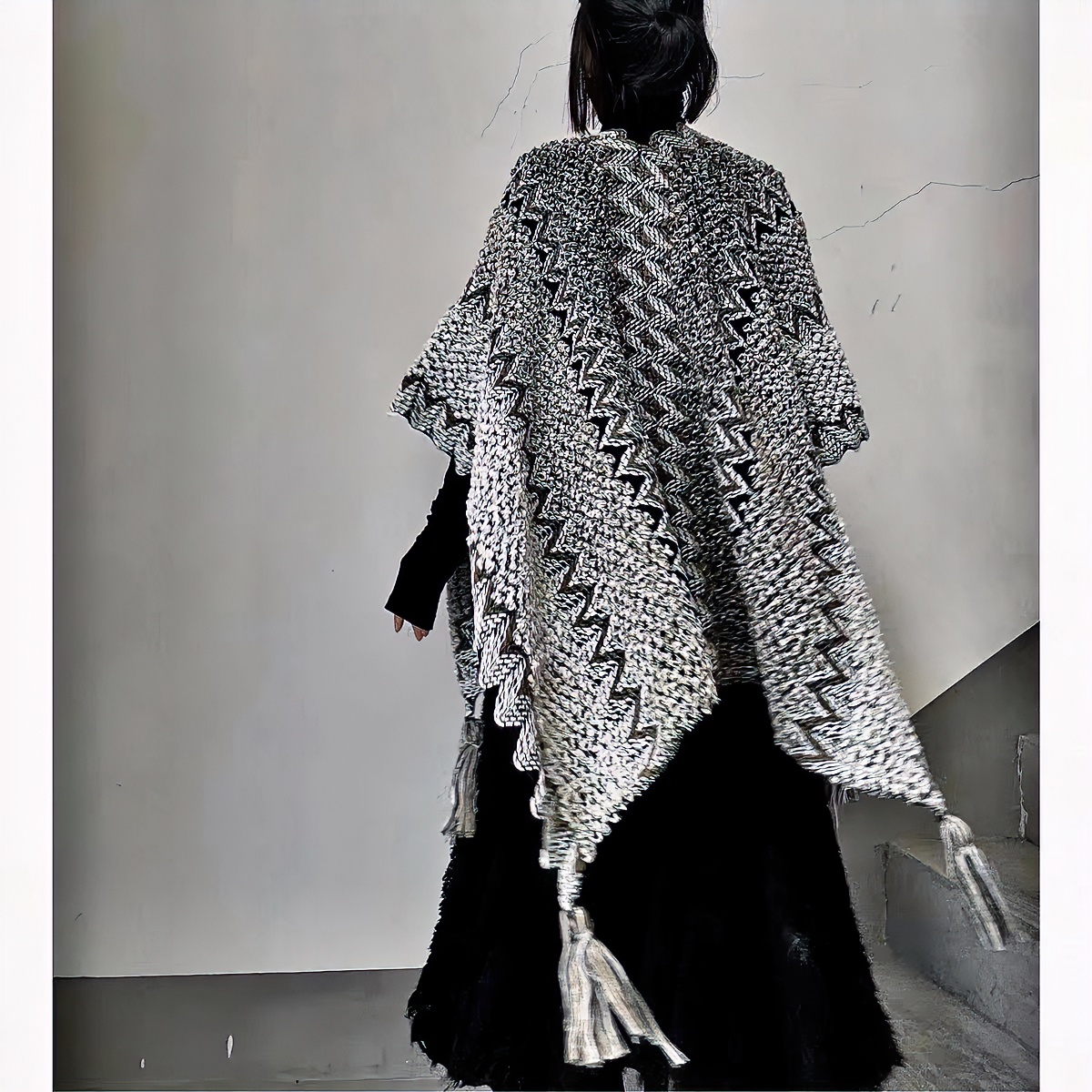 2024春夏小众复古风镂空钩花宽松披肩斗篷旅游度假氛围感披风开衫