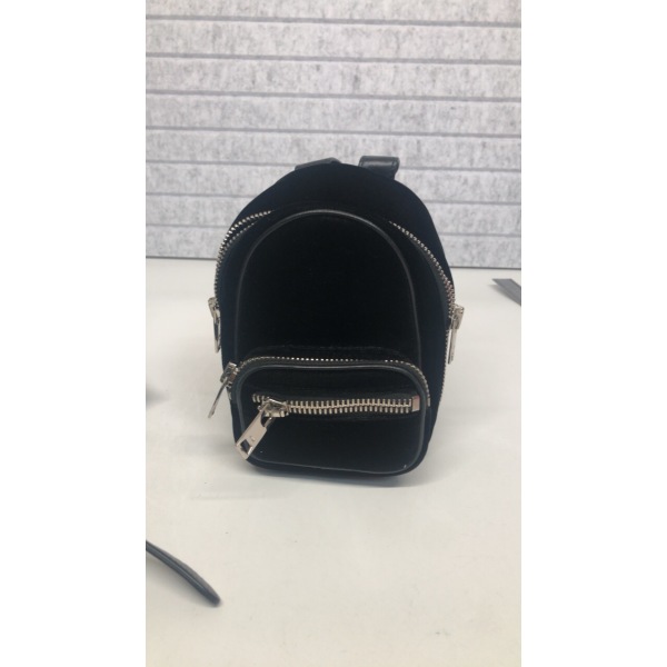 亚历山大王/箱包/99新/市场价23500