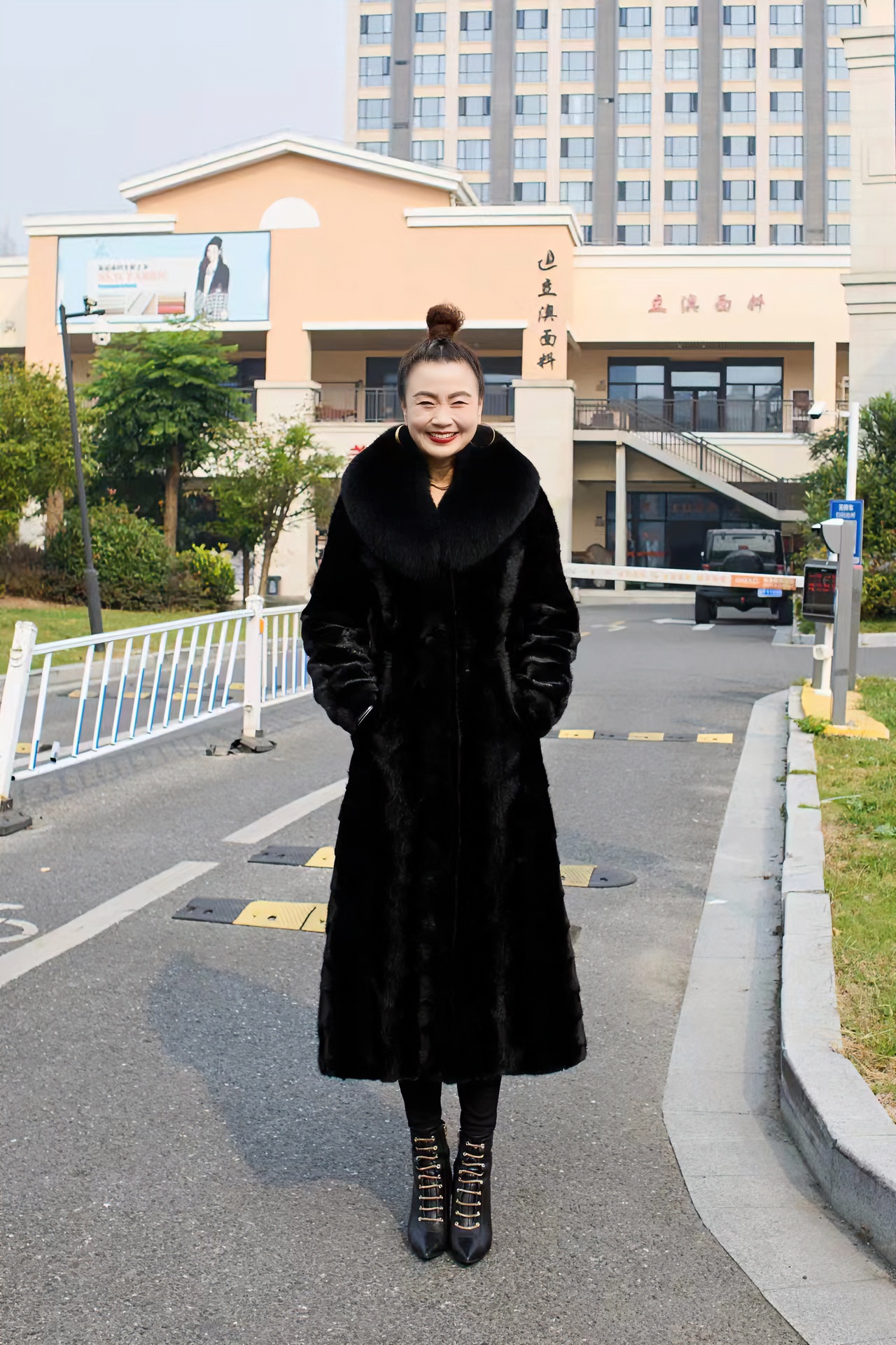 澜莠/LANYOU9811款时尚修身冬季女士长款大衣服饰