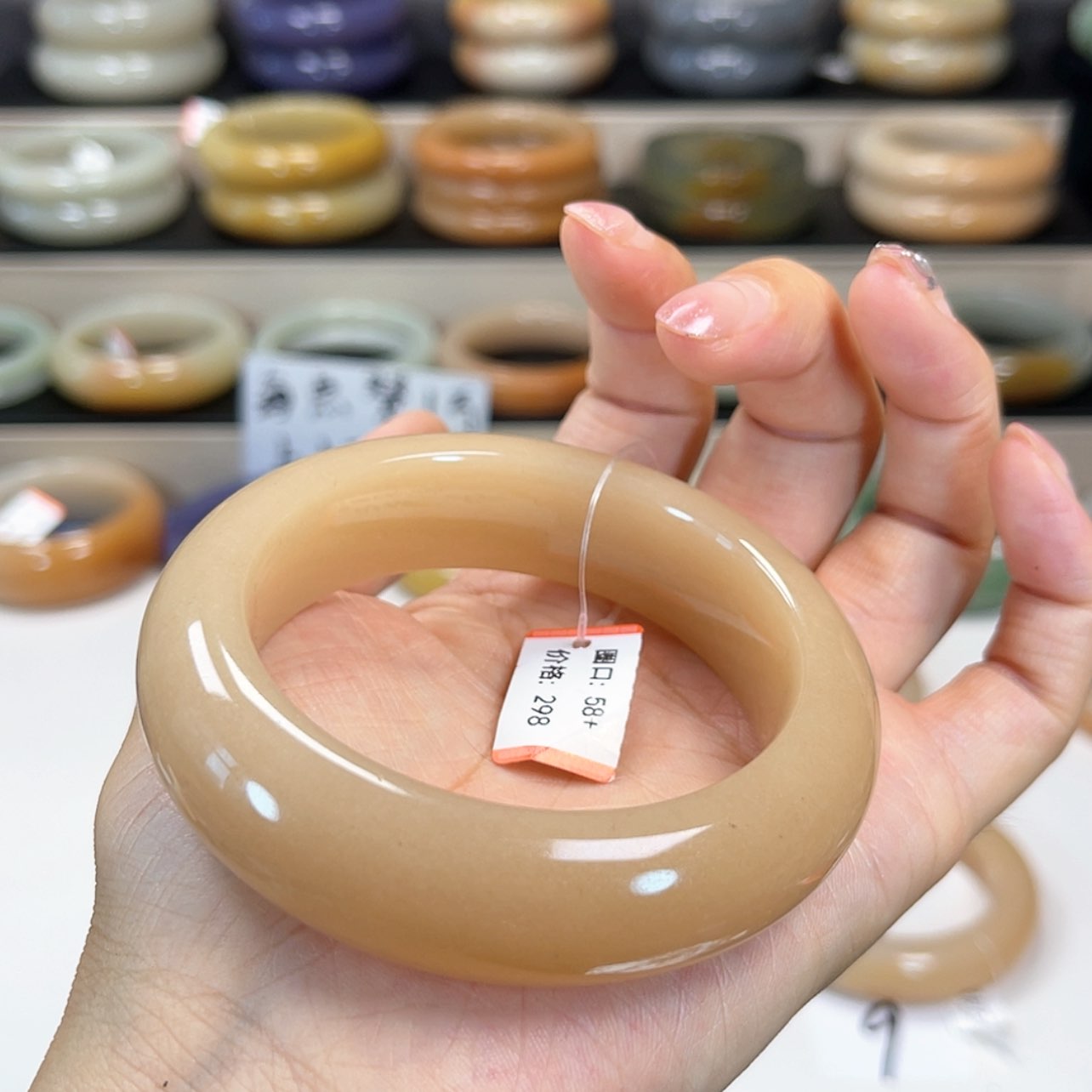 【闪购商品】石英质玉手镯未镶嵌仙*儿