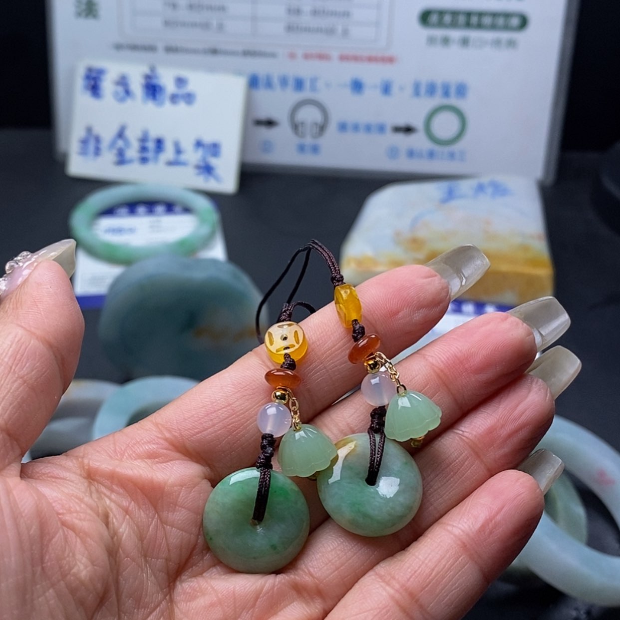 【闪购商品】翡翠手链未镶嵌闹**?有纹裂多样性发一件