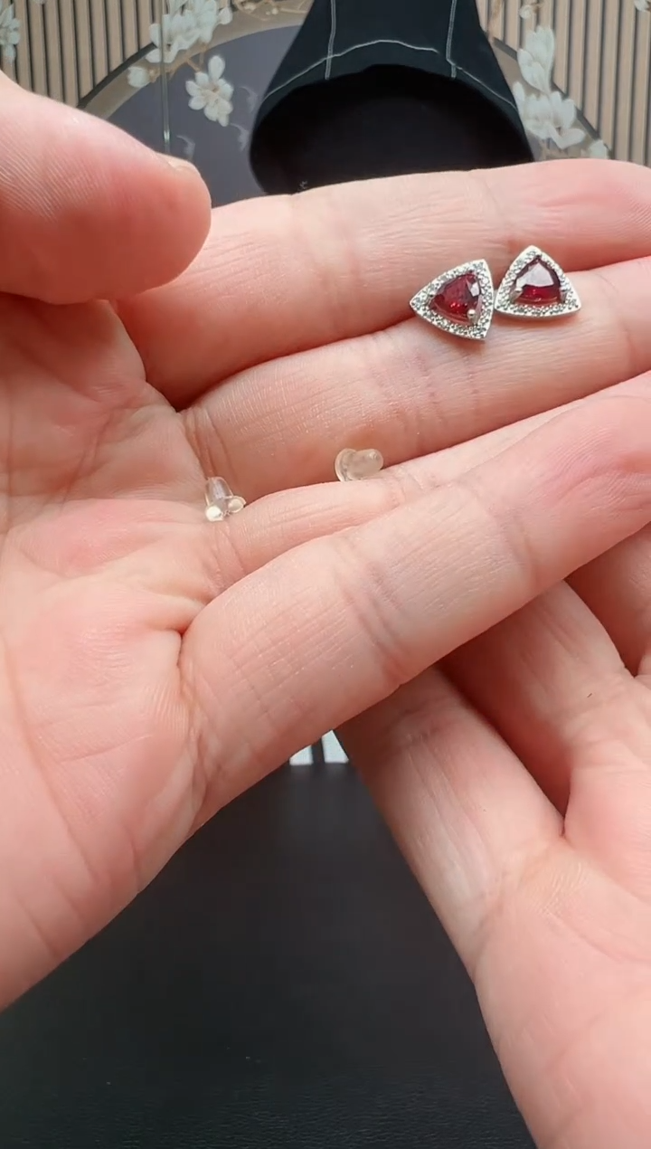 【闪购商品】石榴石耳钉未镶嵌多样性发其一 三角耳钉