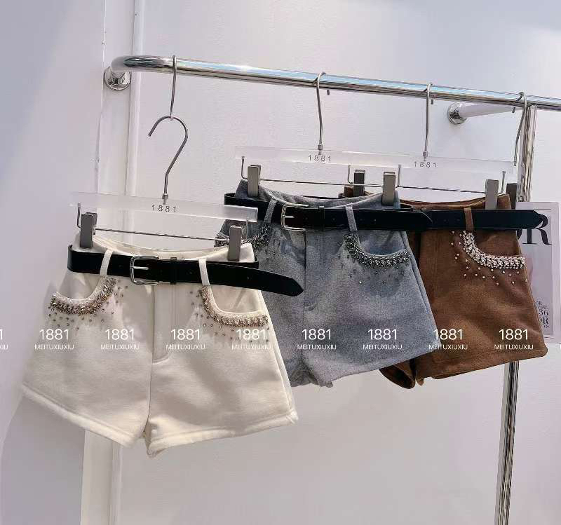 高腰毛呢阔腿重工短裤