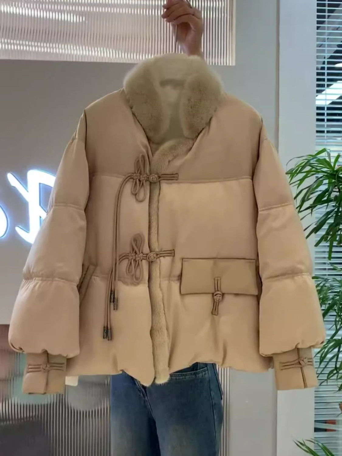 2023冬装新款洋气小羽绒服设计感小众新中式盘扣羽绒服保暖外套女