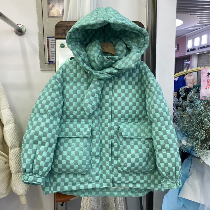 2023年新款欧洲站棋盘格羽绒服女短款连帽宽松加厚白鸭绒外套潮