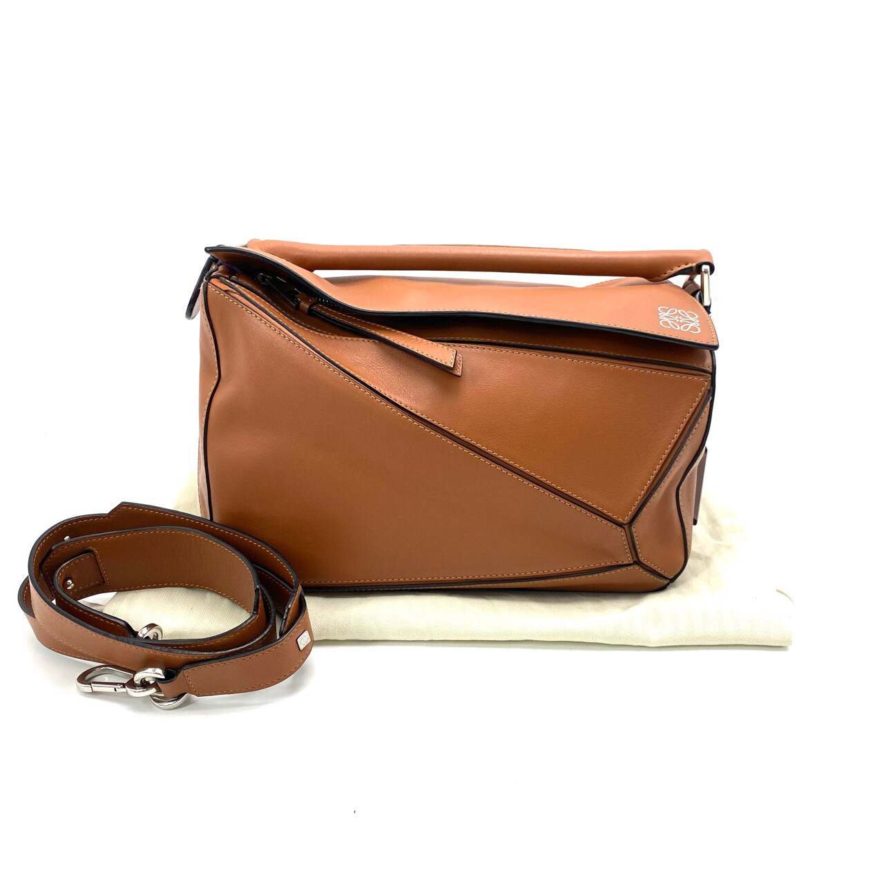 95新 LOEWE/罗意威 98新焦糖色puzzle斜挎包尺寸29/19