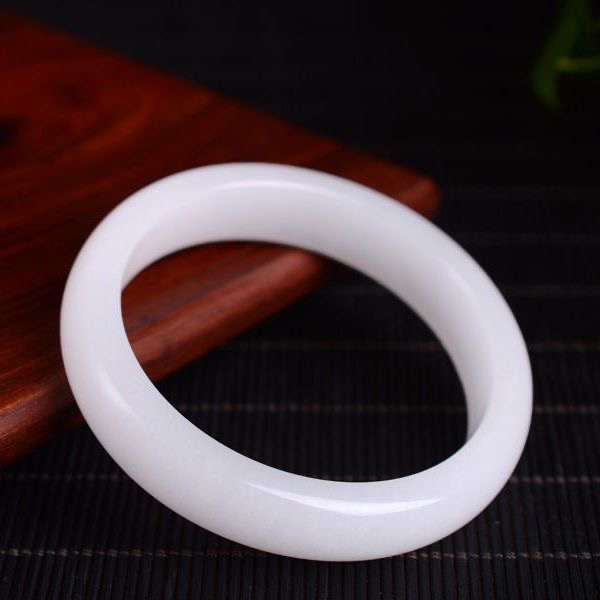 时尚 百搭 高贵白玉手镯