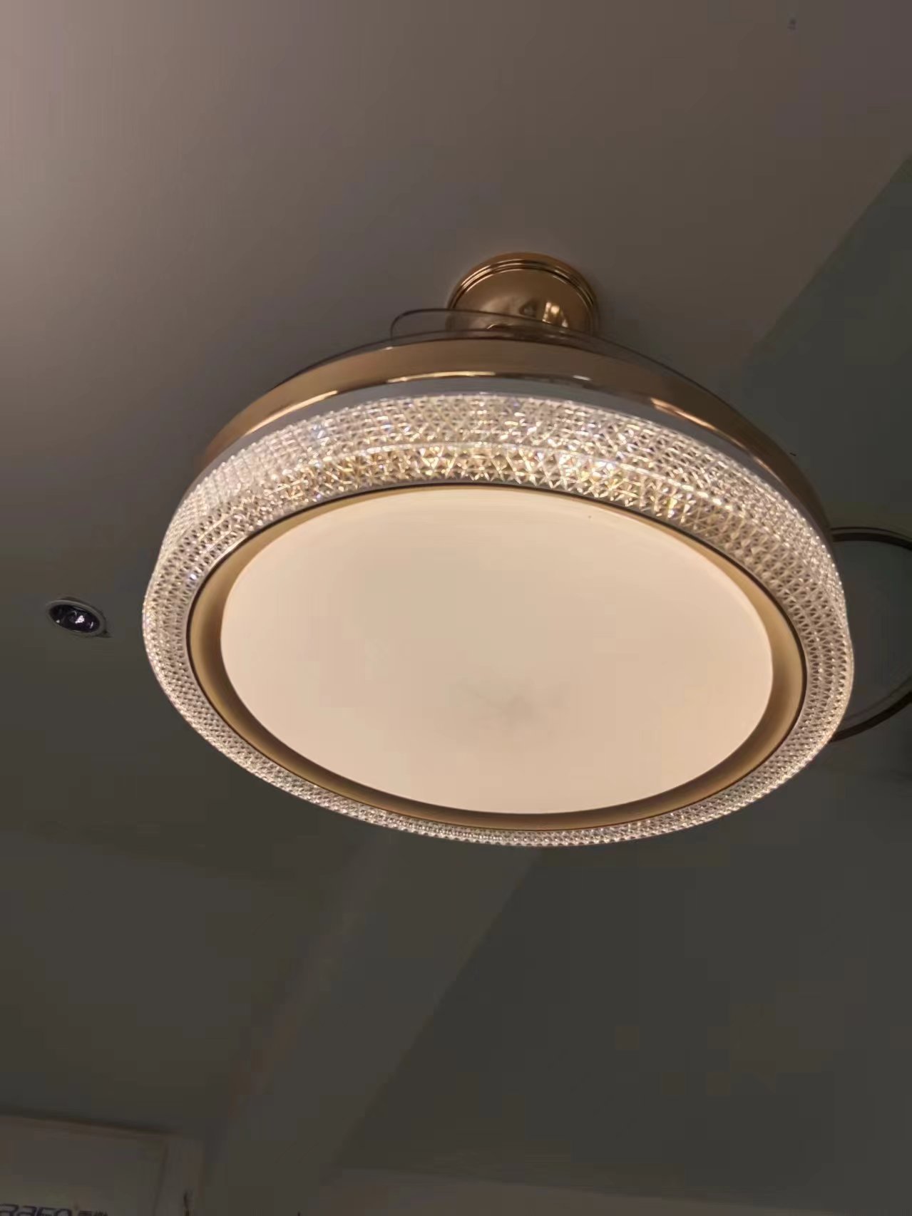 2024年新款智能语音隐形风扇吊灯家用一体餐厅卧室客厅灯