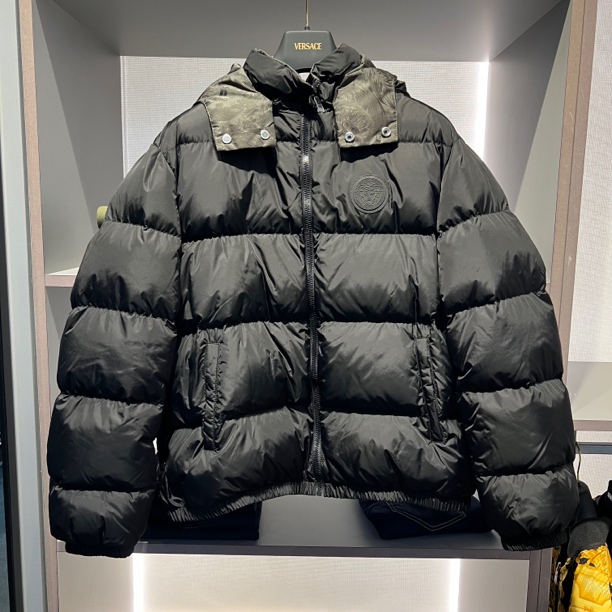全新未使用 VERSACE/范思哲 国内现货/男士连帽羽绒服