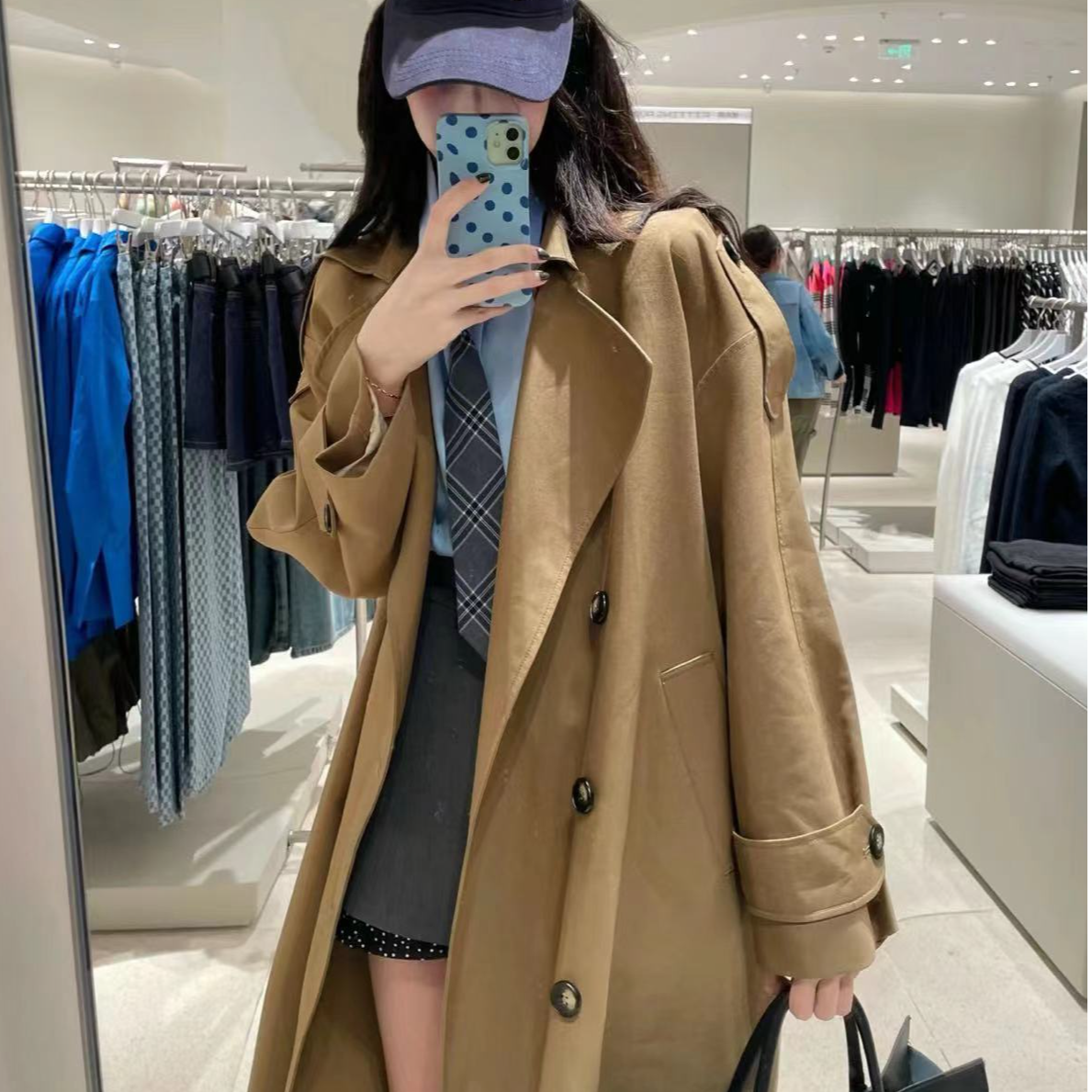 时尚百搭多款精品风衣外套{直播扣号专用链接乱拍没编码小黑屋}！