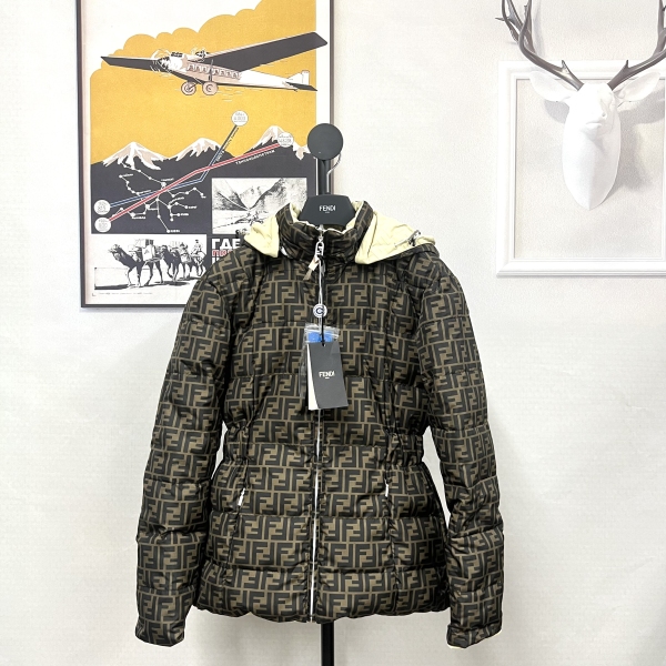 芬迪/尼龙/羽绒服/95新/市场价31000/宇1019