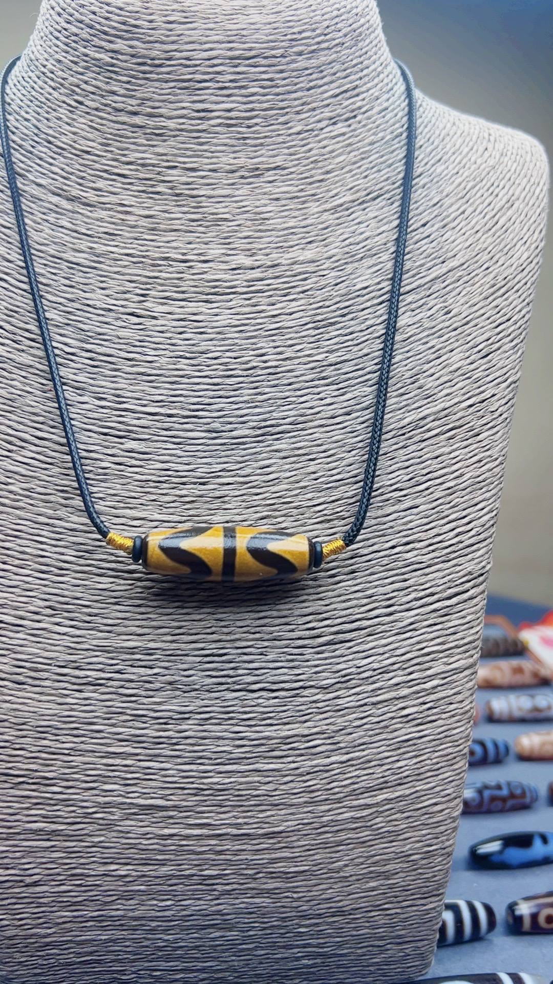 牙黄双虎牙玛瑙玉石未镶嵌锁骨链