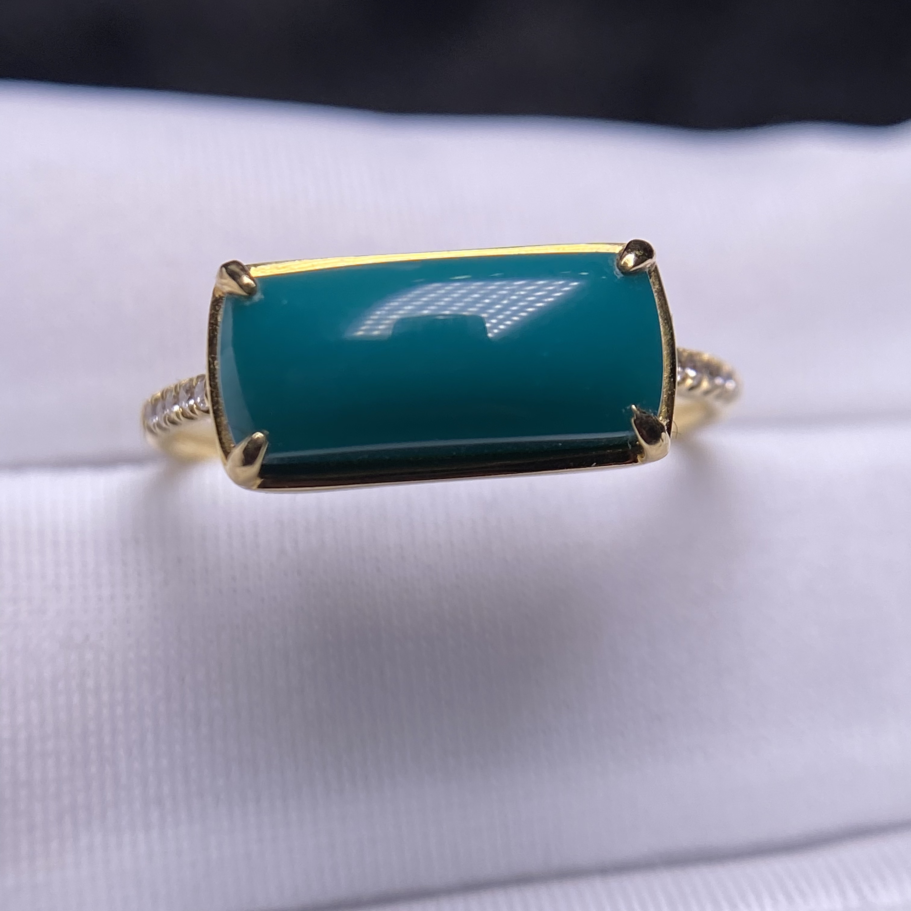 湖北原矿高瓷戒指，尺寸：5.5×12.5mm，重量：2.36克 