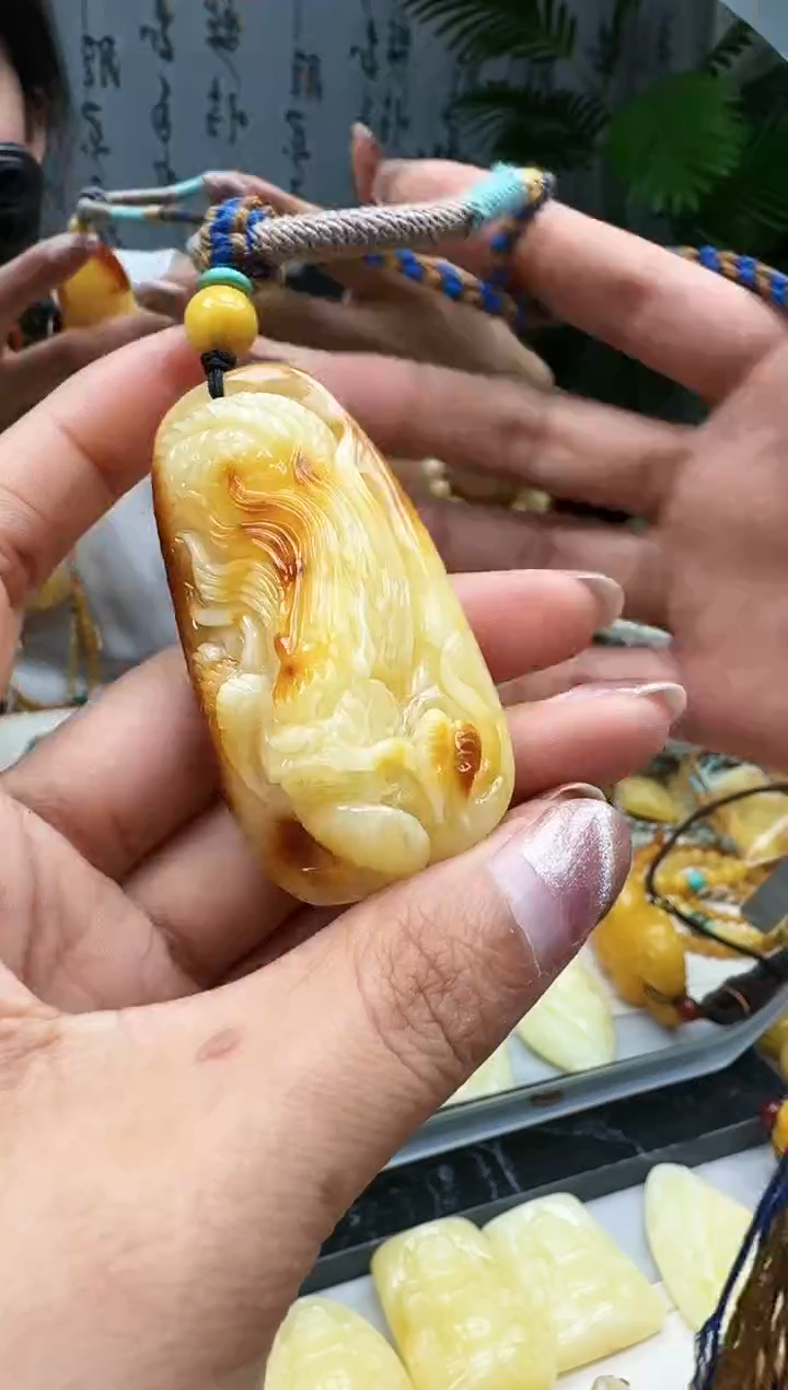 【闪购商品】蜜蜡裸石未镶嵌挂坠