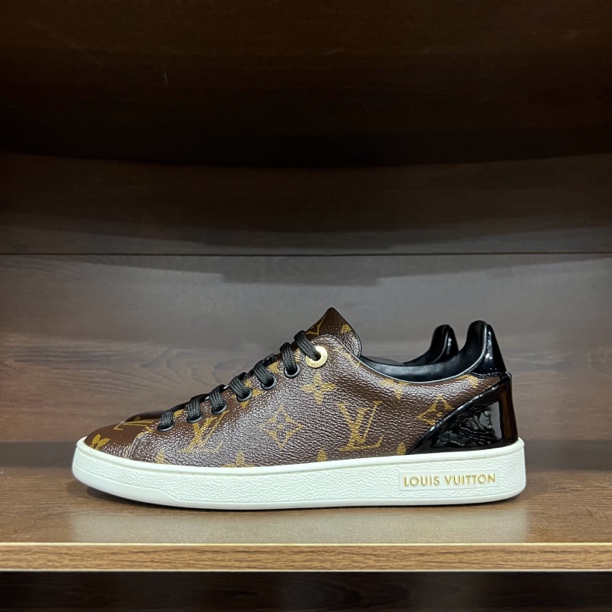 LV 经典老花满印logo板鞋 35.5码 穿两次 略微偏大