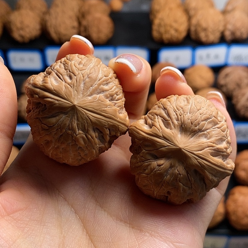 【闪购商品】文玩核桃吊坠闽****人
