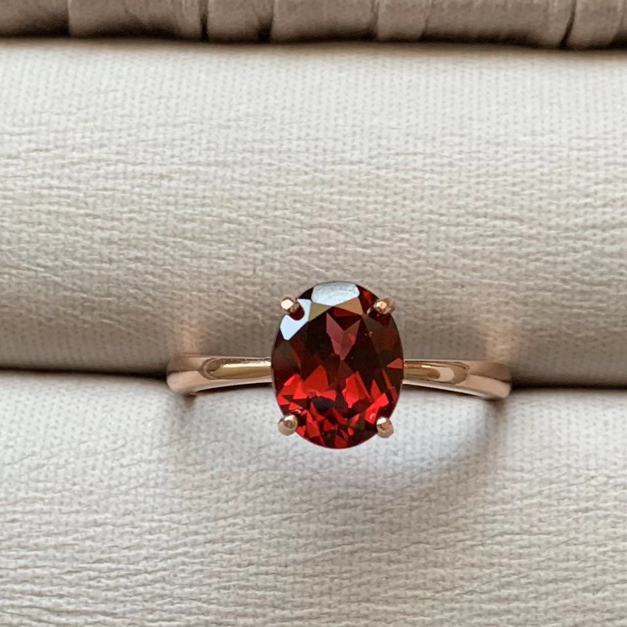 天然鸽血红石榴石戒指2ct 大气经典 送妈妈 925银镶嵌简单百搭