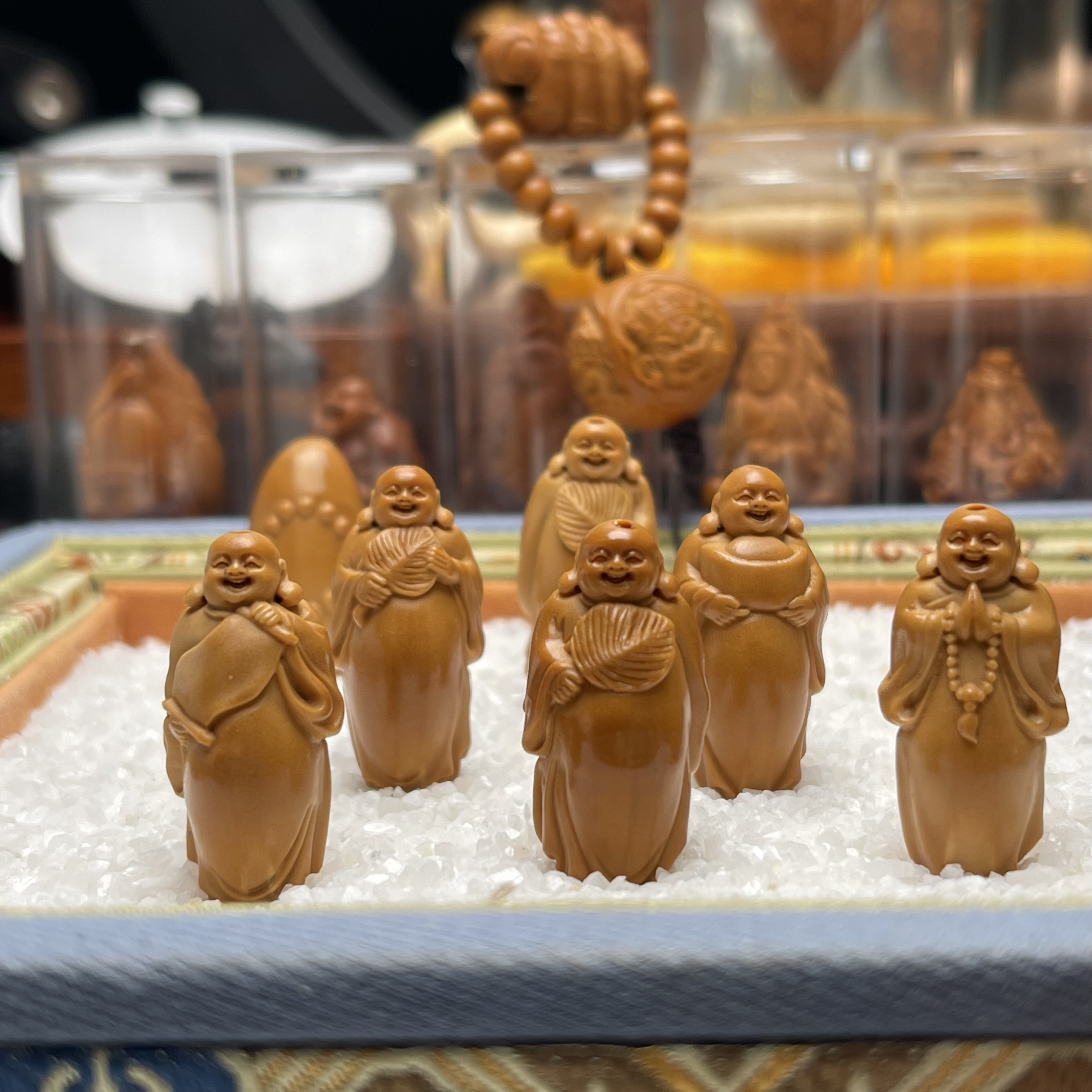 柳叶核1.5左右手工雕刻站立六合小弥勒橄榄核雕手串收藏礼品