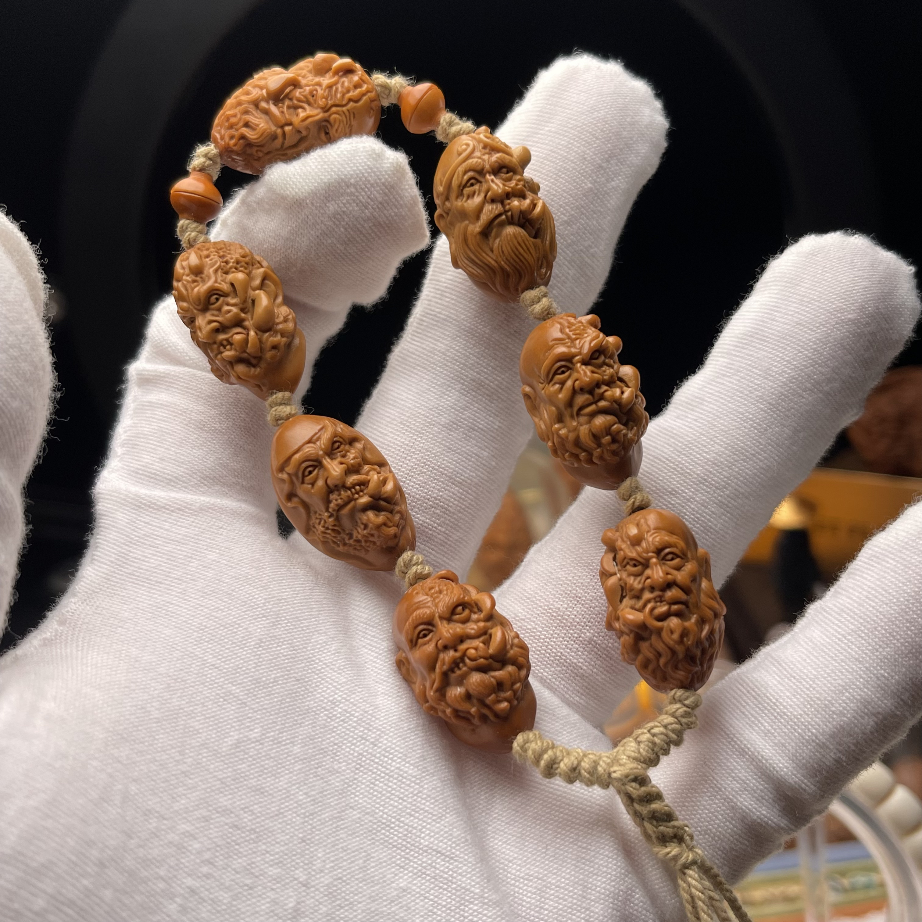 小油核1.5左右精工雕刻佛魔道橄榄核雕手串手持一串两戴 镂空设计