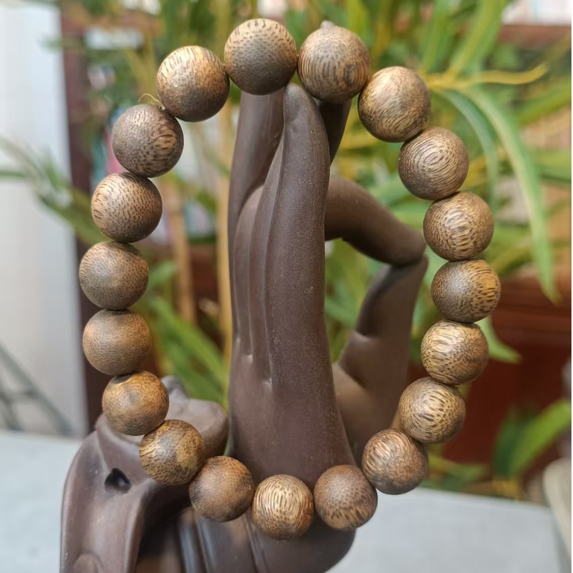 莺歌绿棋楠圆珠单圈手串11mm,9克，多样性发一条