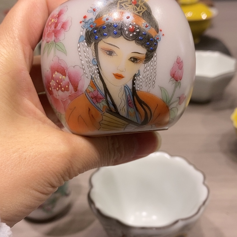 【闪购商品】骨瓷摆件用****羽