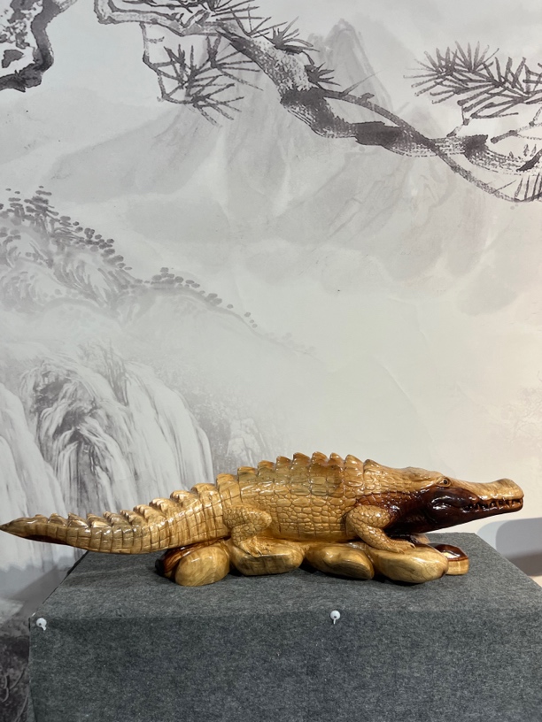 香樟木鳄鱼实木摆件