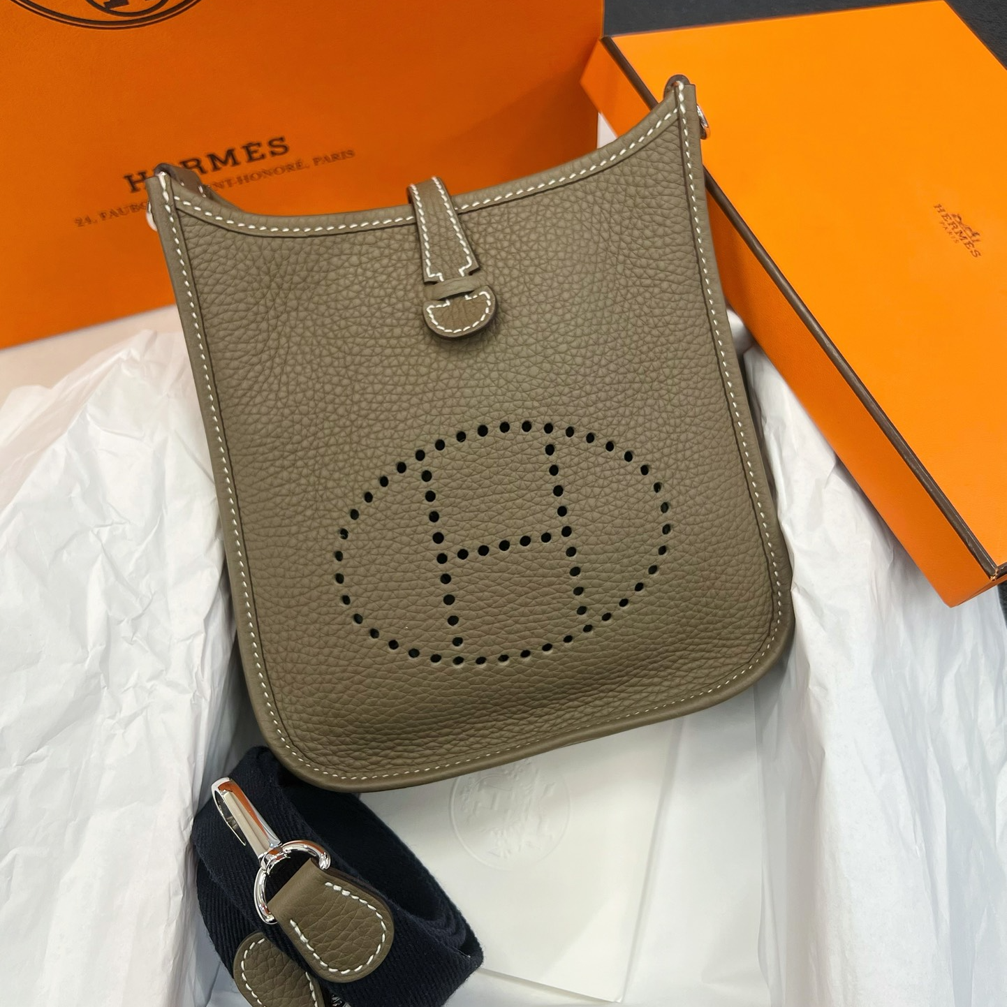 95新 Hermes/爱马仕 大象灰mini伊芙琳斜挎包 银扣tc皮Y刻/154438